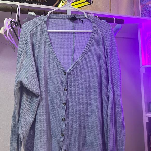 Urban Outfitters Light Blue Waffle Knit Long Sleeve Button Down - Picture 1 of 4